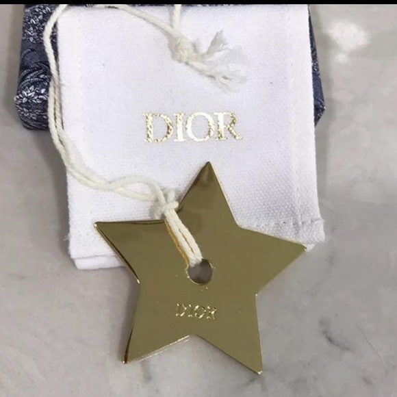 DIOR Gold Tone Star Charm Ornament
Comes with Cloth Bag - Picture 4 of 7